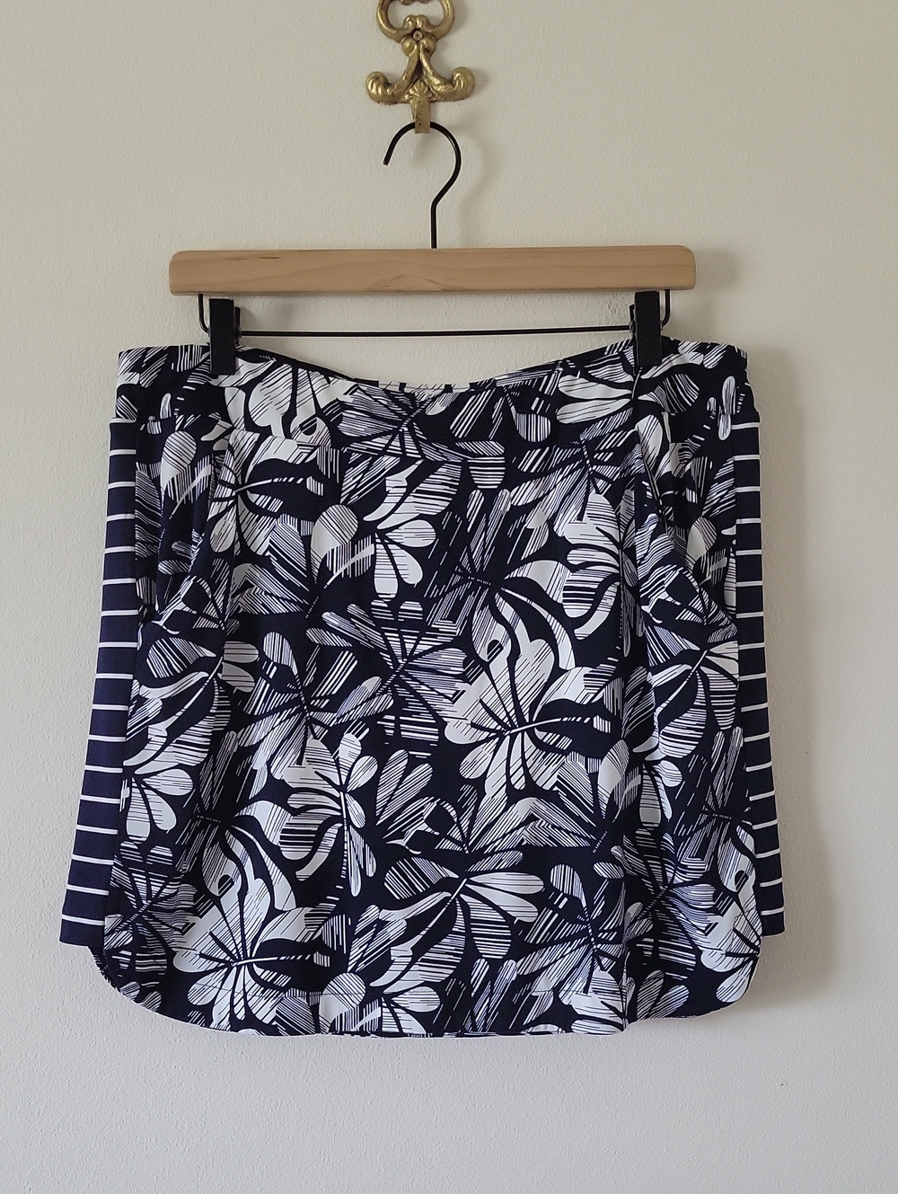 Weekends by Chico's Blue White Pull-on Skort Size Large